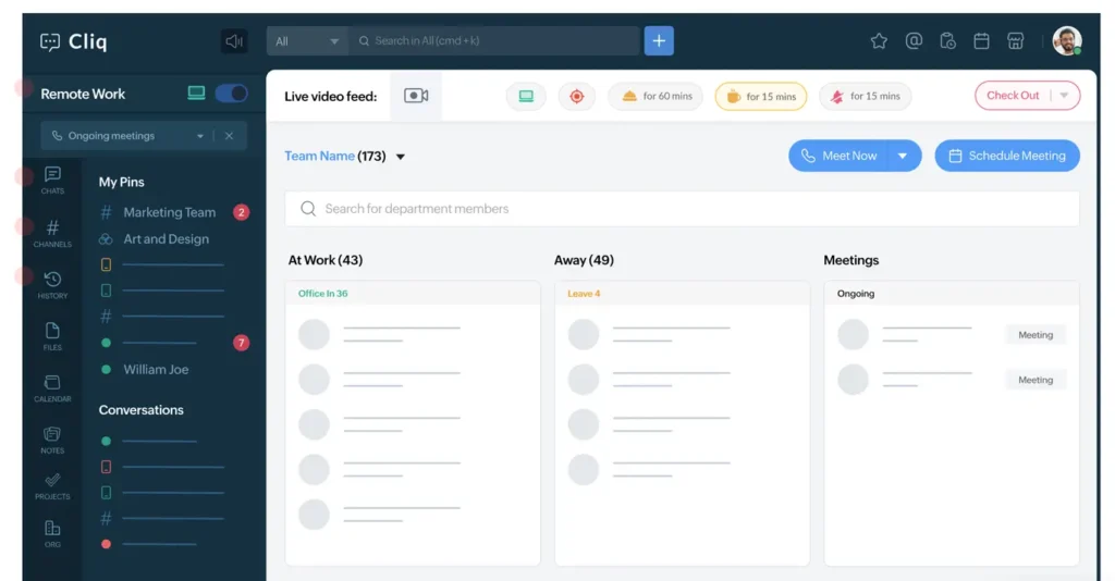 Infographic comparing Zoho Cliq's free plan features.